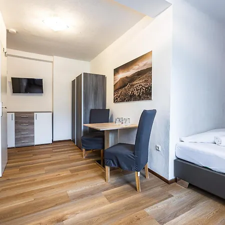 And Cityhotel Edelweiss - Self Check In