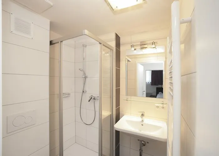 And Cityhotel Edelweiss - Self Check In Гостьовий будинок Целль-ам-Зеє