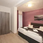 Gasthuis And Cityhotel Edelweiss - Self Check In Zell am See